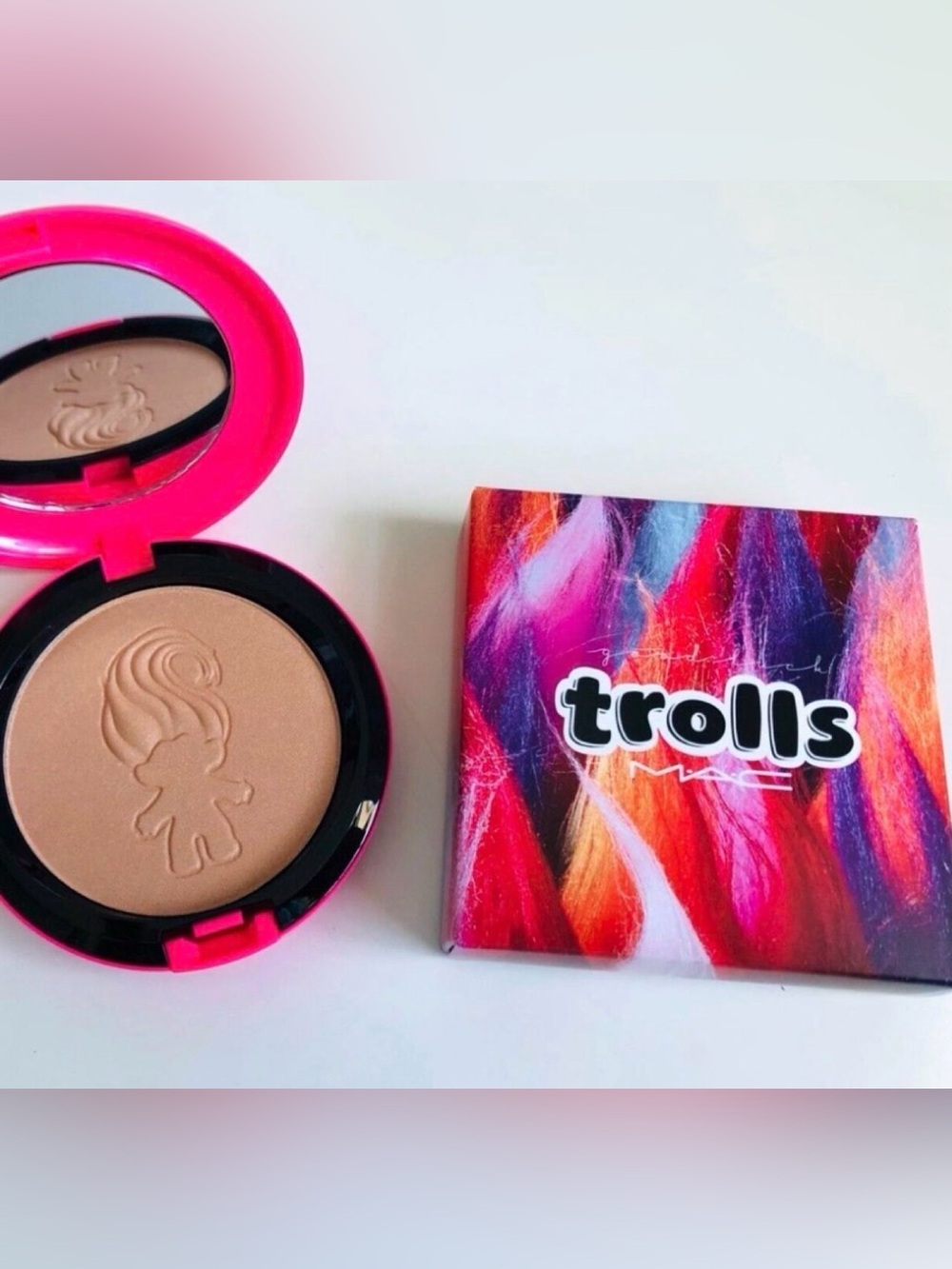NIB MAC Goodluck Trolls Beauty Powder in GLOW RIDA (Peachy Beige with Sparkles)